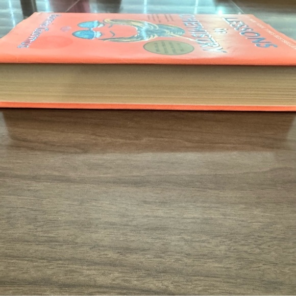 Lessons In Chemistry by Bonnie Garmus Hard Cover - Picture 4 of 9